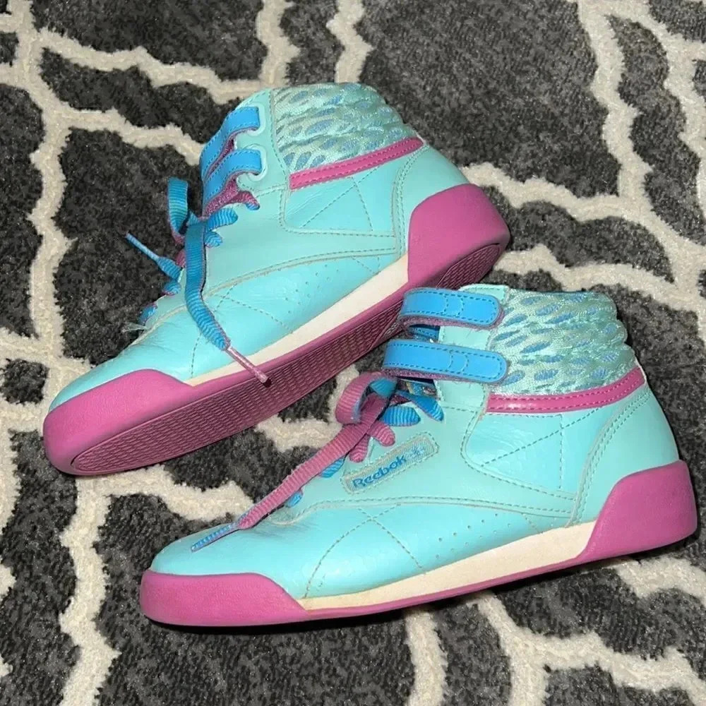 •Reebok• - Picture 2 of 8